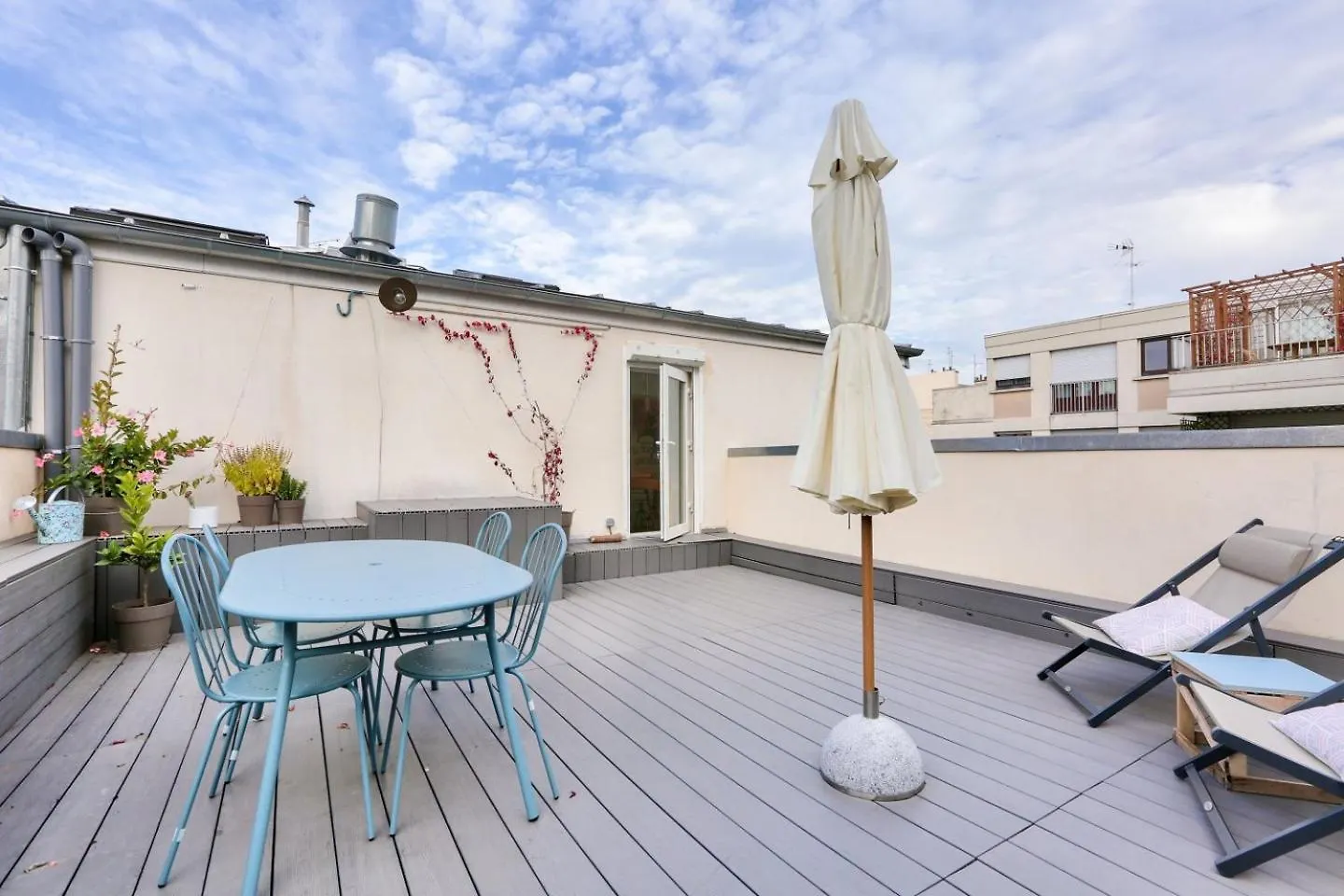 Le Contemporain - Terrace & Near Montmartre * Paris