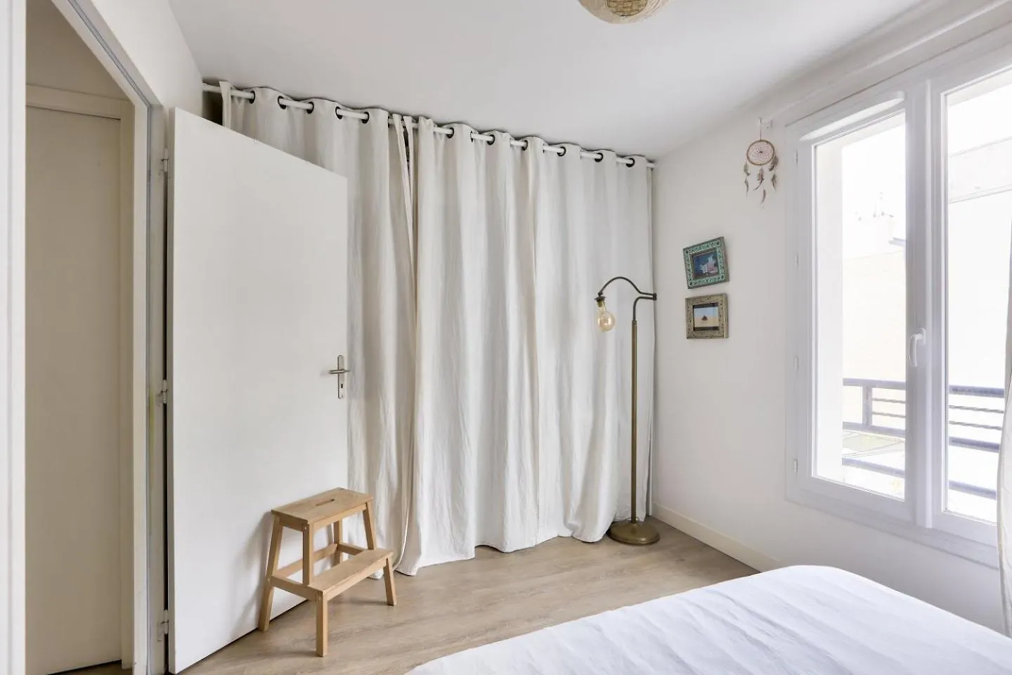 Le Contemporain - Terrace & Near Montmartre Paris